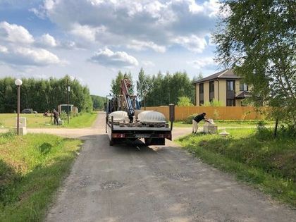 Начались работы по установке вазонов