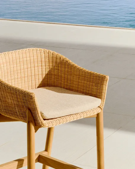 Барный стул Galea из тикового дерева и синтетического ротанга, 75 см