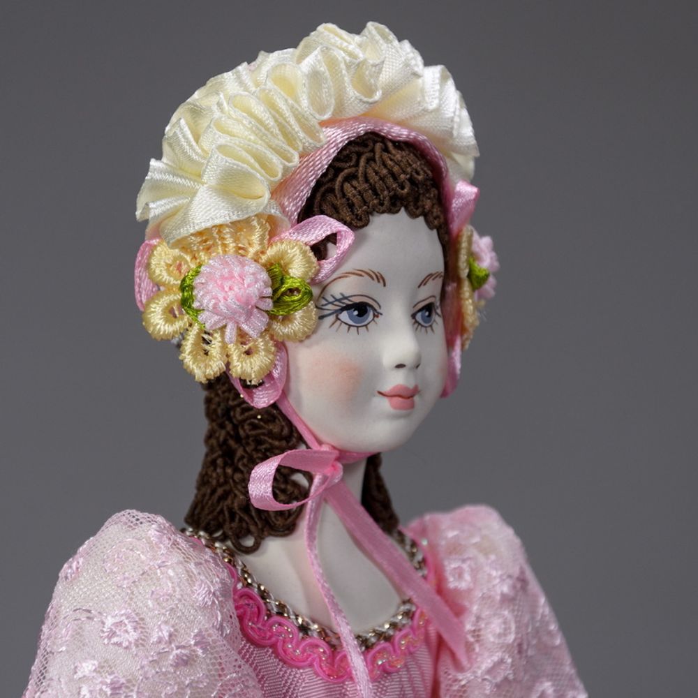 Кукла Маша с щелкунчиком