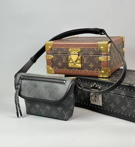 Сумка-мессенджер Louis Vuitton