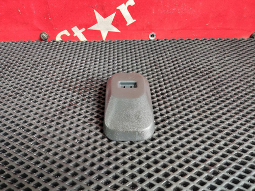 Крышка крепления хомута топливного бака