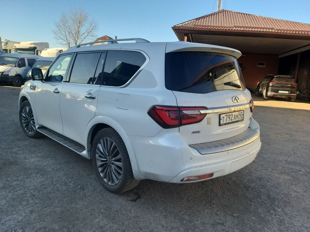 Infiniti QX80 LUXE SENSORY ProACTIVE 8 Seater ( 405 hp)