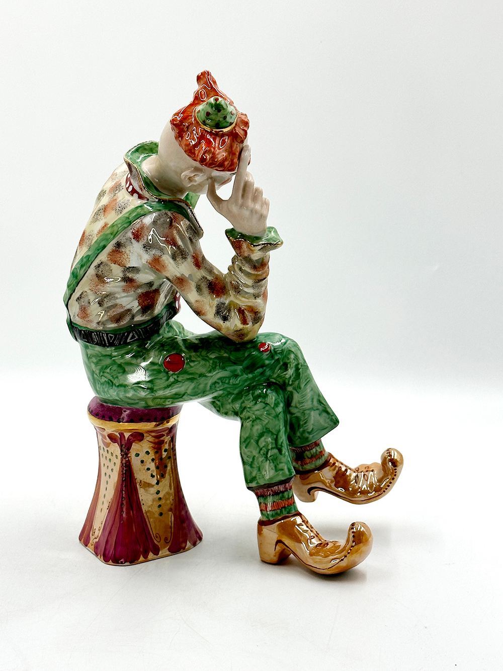 Фарфоровая статуэтка. Задумчивый клоун. Дулево. 80-90-е. гг. Автор Яснецов В. К.