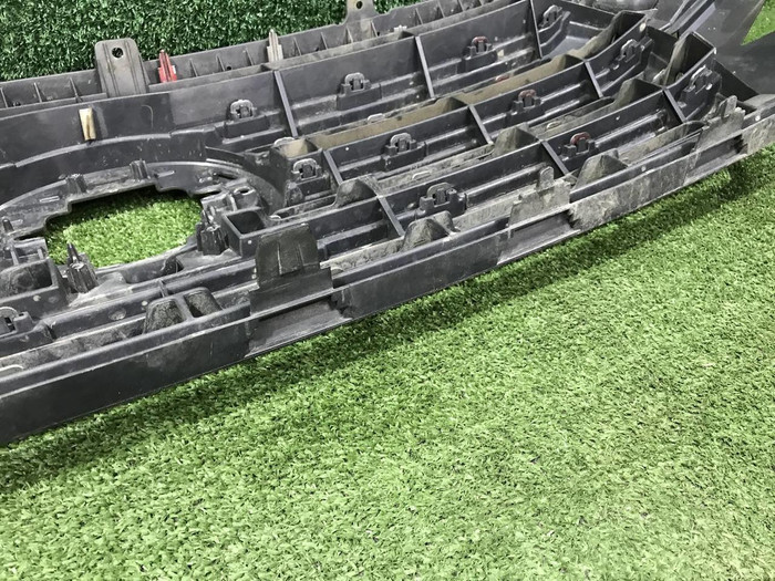 Решетка радиатора Toyota Land Cruiser 200 (2015-2021)