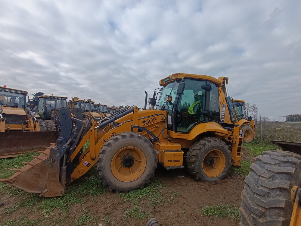 Bull 4SX Экскаватор-погрузчик 4SX-PLUS (Дизельный, 4,6 л, 122 л.с., АТ)