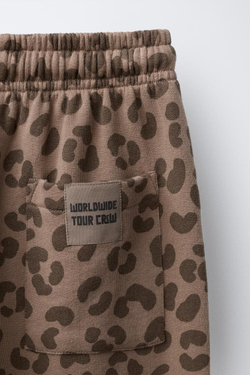 ZARA БРЮКИ ИЗ МЯГКОЙ ТКАНИ С АНИМАЛИСТИЧЕСКИМ ПРИНТОМ, КОРИЧНЕВЫЙ