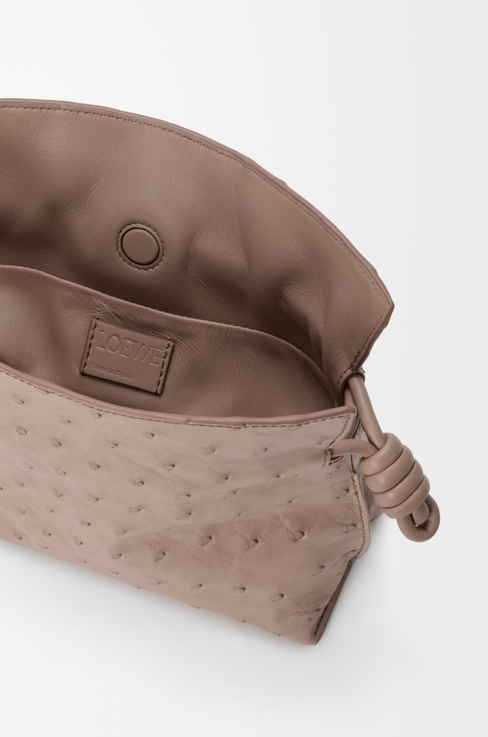 Loewe Мини-клатч Flamenco из страусиной кожи, серо-коричневый