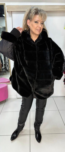 Черная комбинированная куртка-шубка из искусственного меха