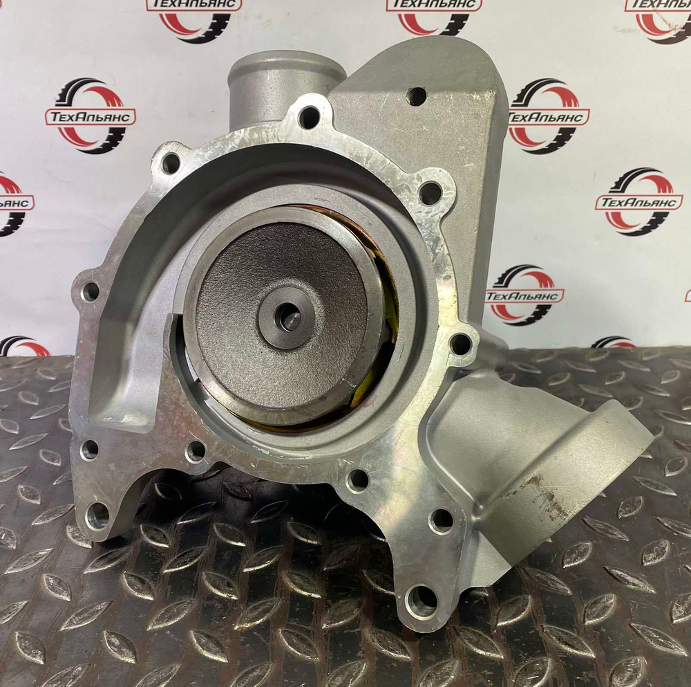 Водяная помпа VOE21733610