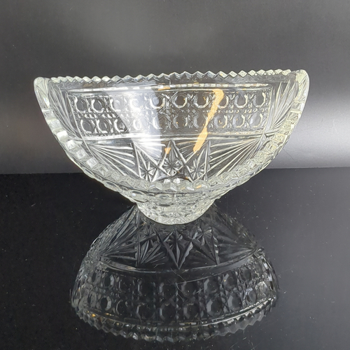 Ваза для фруктов и конфет, хрустальная, алмазные грани, резной геометрический орнамент, в виде ладьи, винтаж СССР 1970-1990 гг