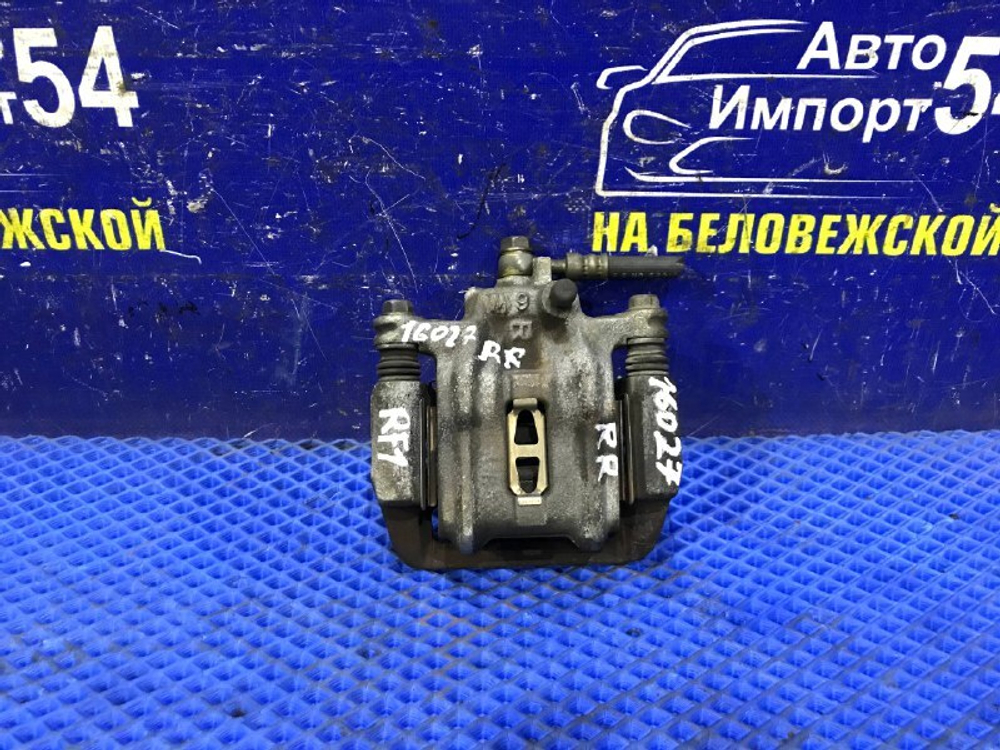 Суппорт тормозной задний правый Honda STEPWGN 1996-2001