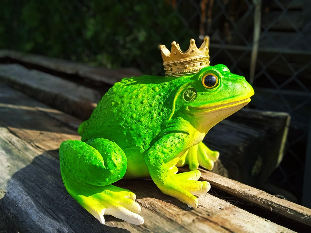 Фигурка Лягушонок маленький с короной