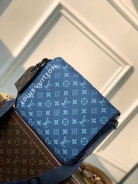 Сумка через плечо Louis Vuitton District PM