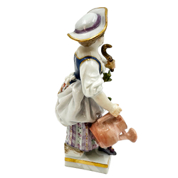 [Коллекционный предмет] Фарфоровая статуэтка "Девочка с серпом и лейкой". G4. Мейсен (Meissen)