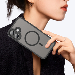 Полупрозрачный матовый чехол с MagSafe для iPhone 17, боковые рамки черного цвета