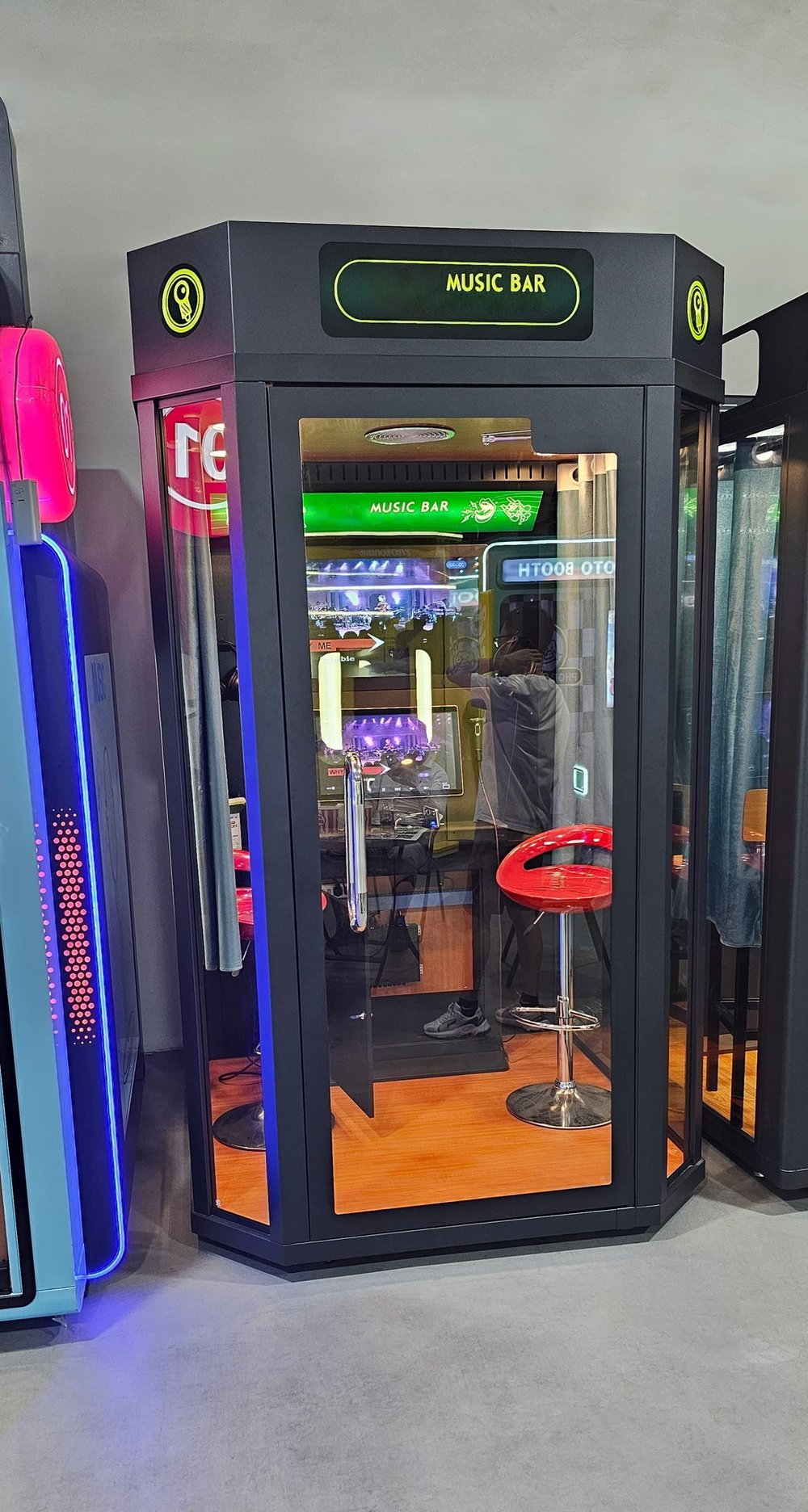 Интерактивная караоке-кабина «Music Bar»