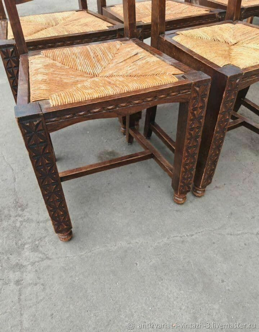 Старинные стулья с ротангом
