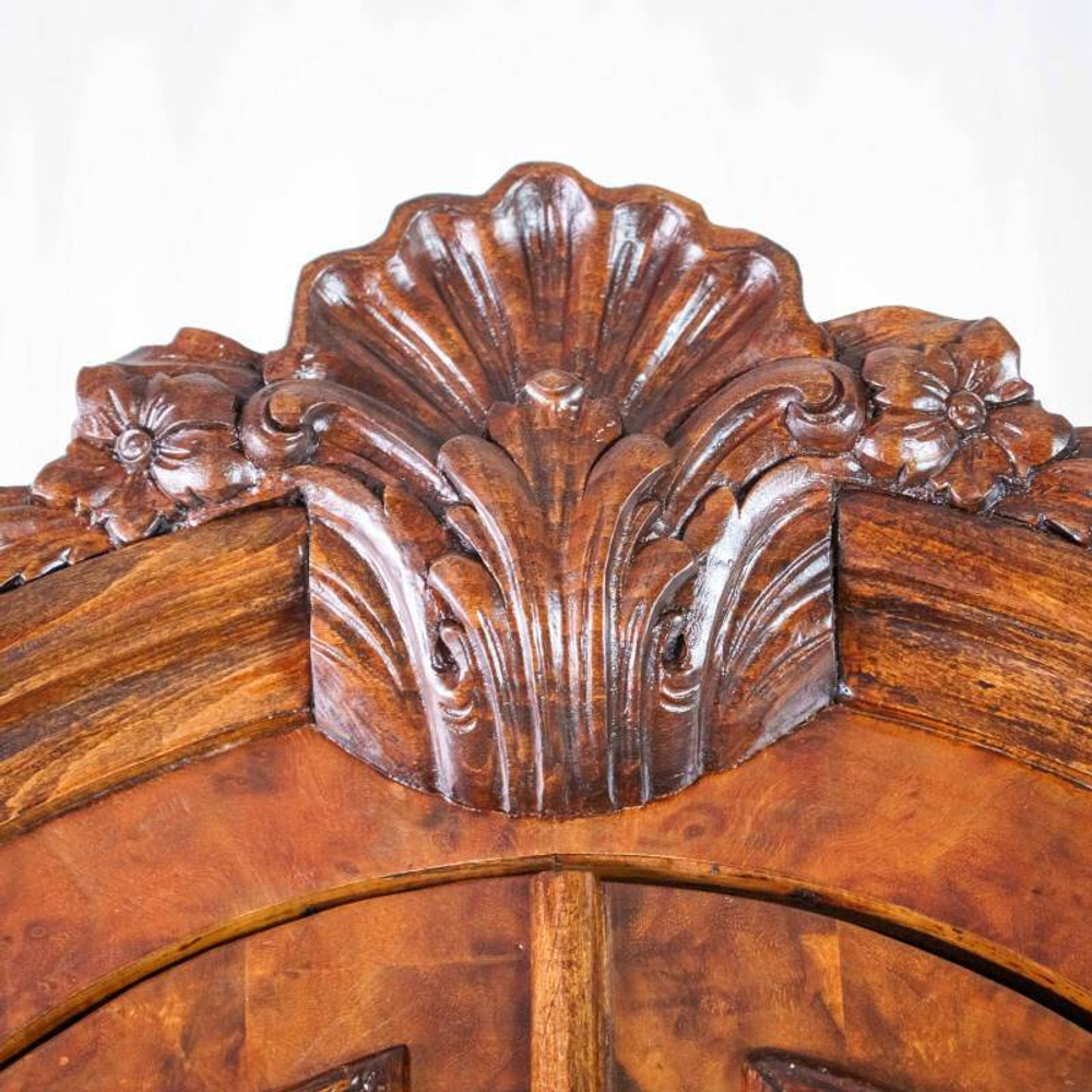 Шкаф — витрина