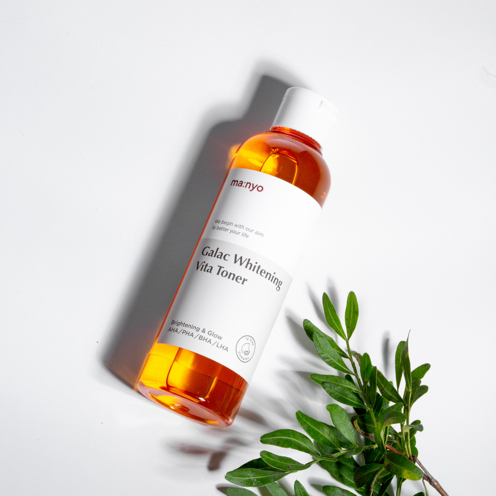 Мультивитаминный тонер для уставшей, тусклой кожи ma:nyo Galac Whitening Vita Toner 210 мл