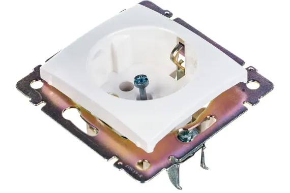 Розетка Legrand Valena с заземлением белый 00761