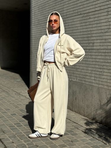 Бежевый хлопковый спортивный костюм