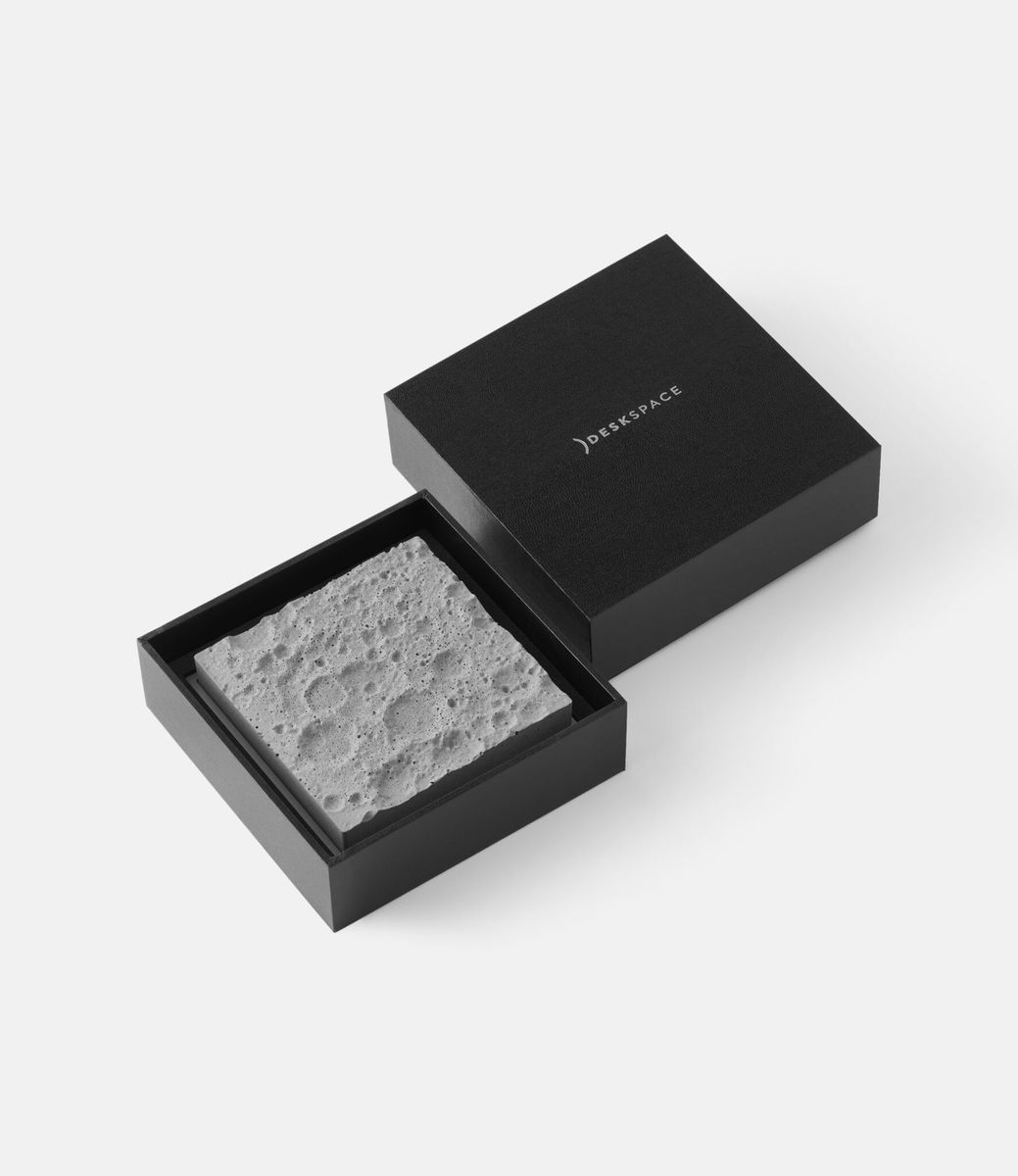 Deskspace Lunar Surface Regular — лунная поверхность из бетона