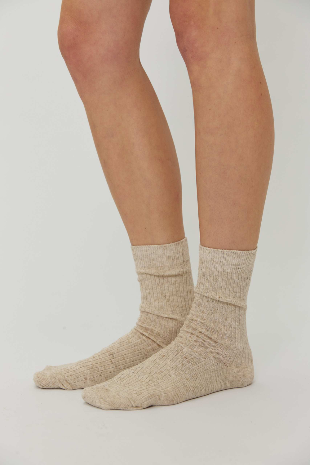 Носки из хлопка и льна цвета молочный "меланж"