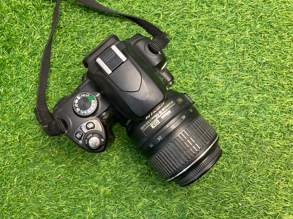 Nikon D60 + Kit AF-S 18-55mm G VR