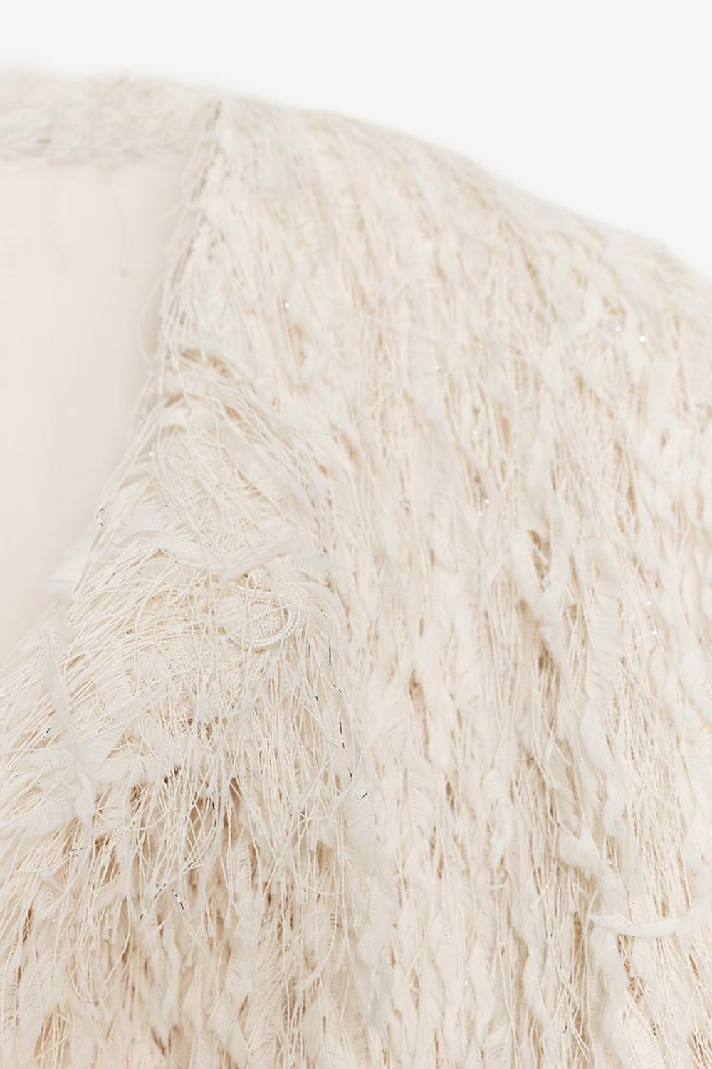 ZARA КУРТКА С БАХРОМОЙ, ПЕРЬЯМИ И МЕТАЛЛИЗИРОВАННОЙ НИТЬЮ, ЭКРЮ