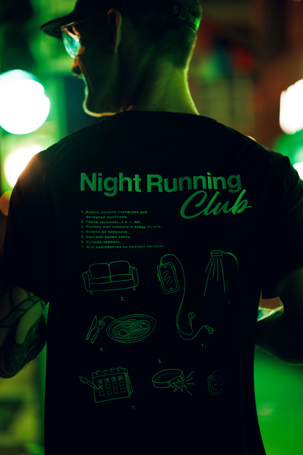 Футболка унисекс Night Running Club черная