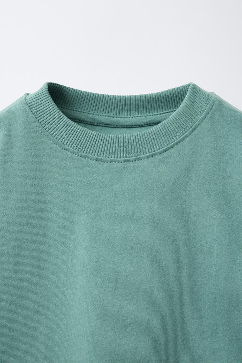 ZARA КОМПЛЕКТ ИЗ ФУТБОЛКИ И ШОРТОВ, ЗЕЛЕНОВАТО-СИНИЙ