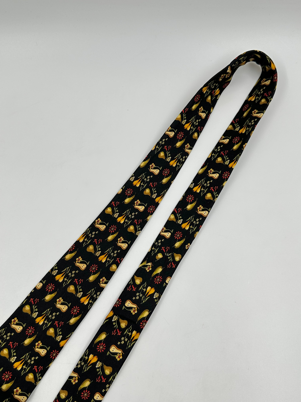 Галстук чёрный с грушами Salvatore Ferragamo