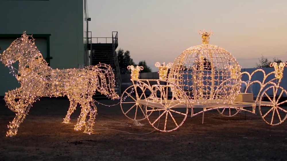 Световая композиция «Карета с лошадьми»