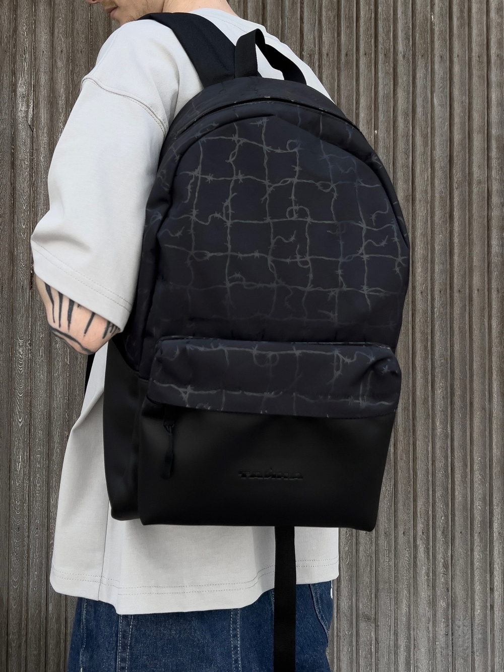 Рюкзак ТАЙНА Daypack Колючка черный/черный принт