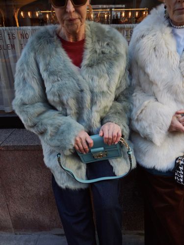 Мятная короткая шуба из овчины