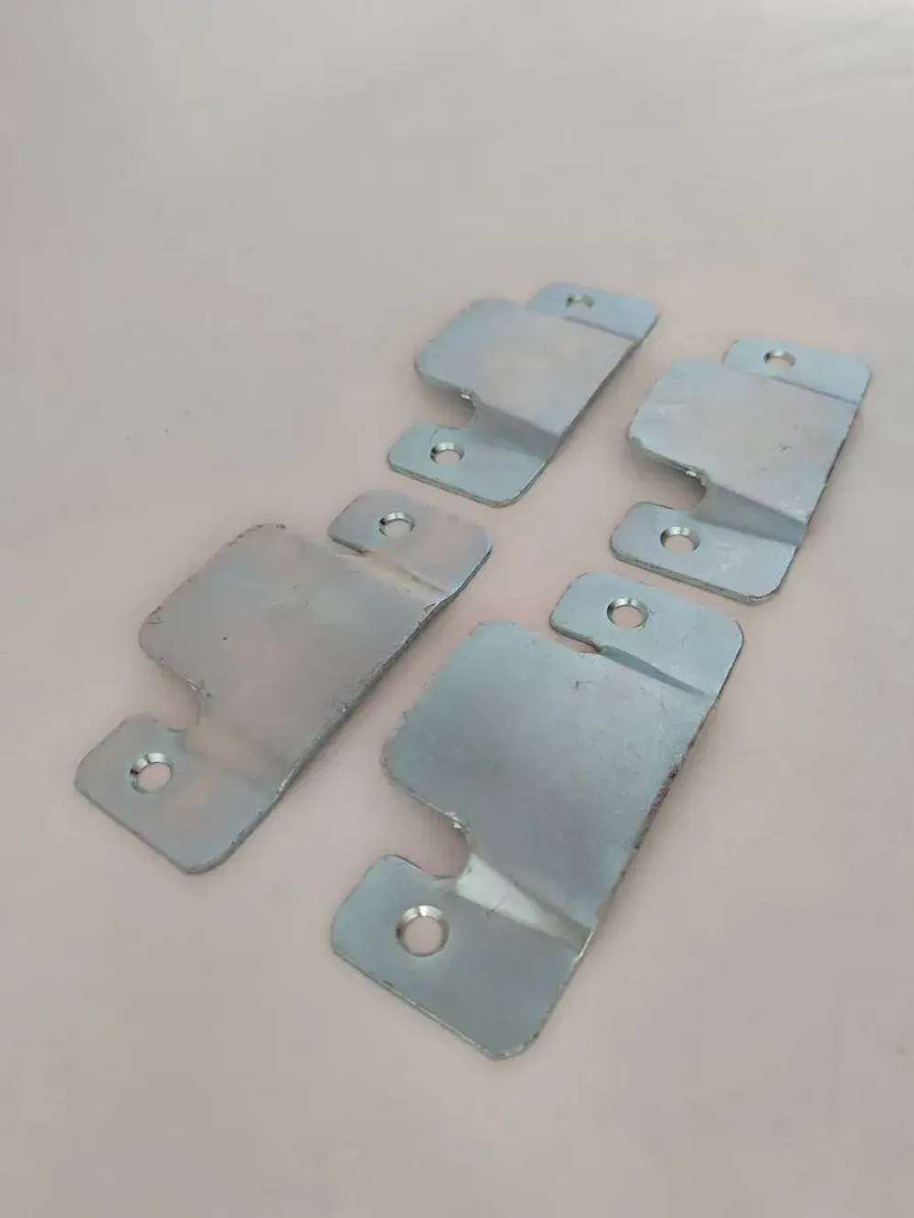 Зацеп мебельный соединитель крокодил гребенка - 4 шт