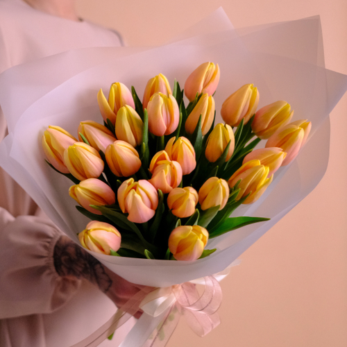 Купить Букет 25 персиковых тюльпанов Манго Шарм #802