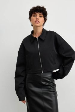 Куртка с воротом укороченная черного цвета