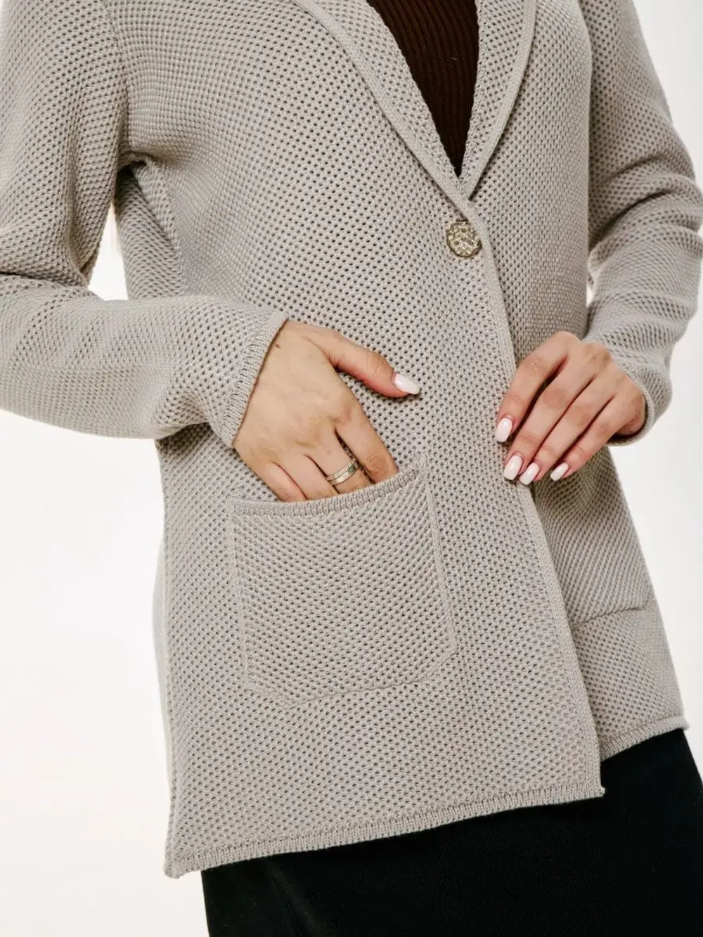 Пиджак вязаный, жакет на пуговице.