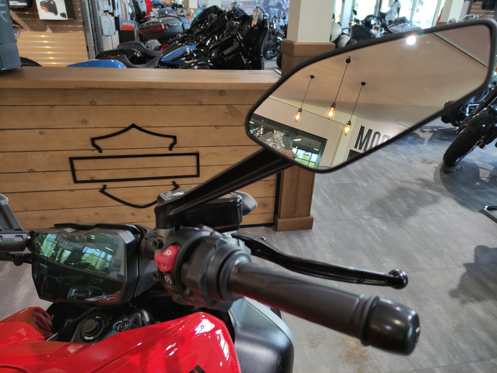 Ducati Diavel V4 (2025) RED