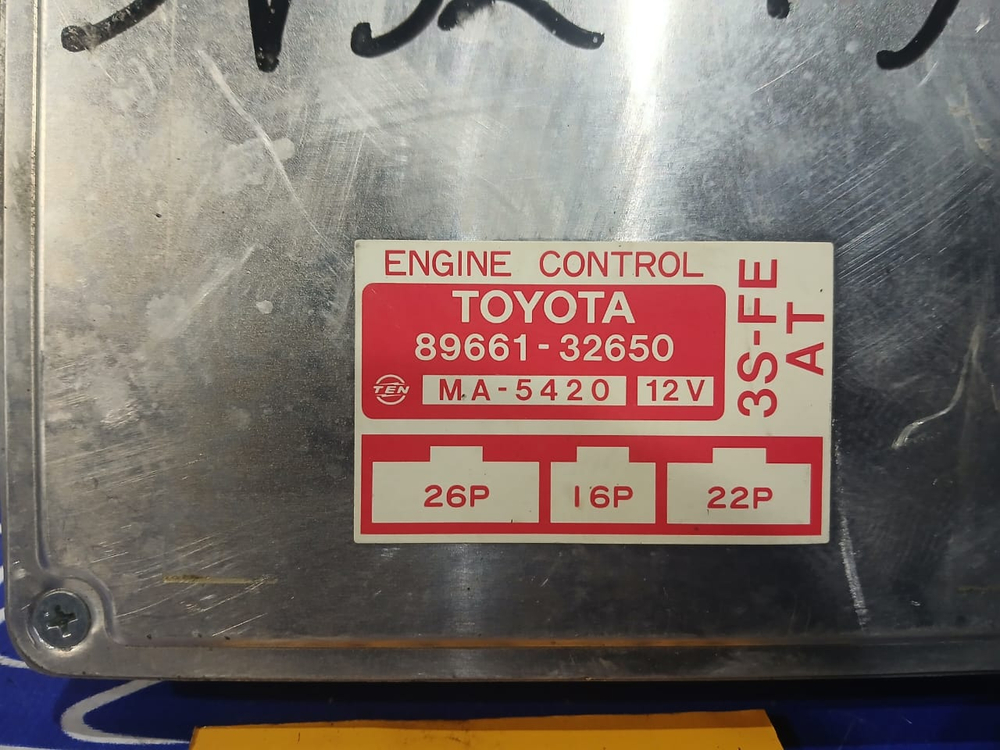 Компьютер двигателя TOYOTA VISTA 1990