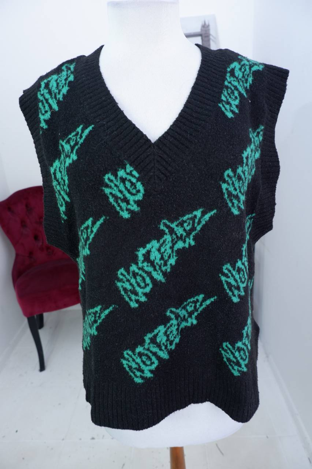 Жилетка H&M теплая, маркировка S, визуально на 44 размер