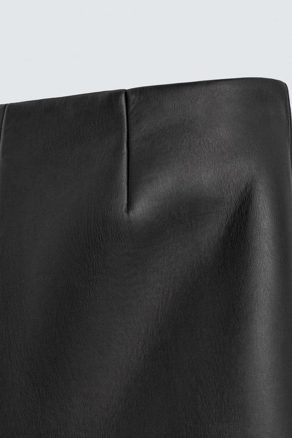 ZARA HARRY LAMBERT X DISNEY ДЛИННЫЕ БЕРМУДЫ С ЭФФЕКТОМ КОЖИ, ЧЕРНЫЙ