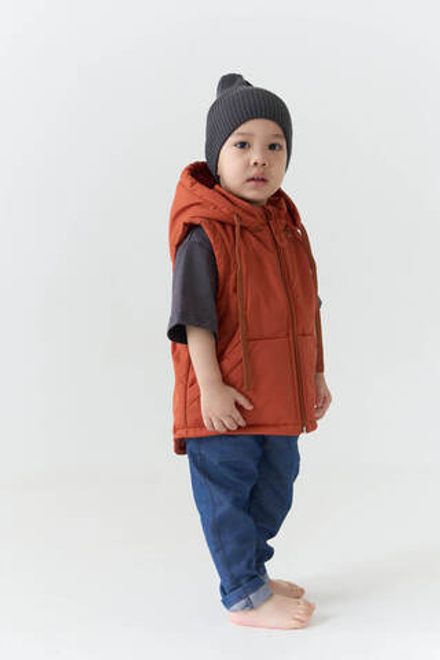 Демисезонный жилет кирпичный