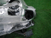 Битая Фара левая Toyota Land Cruiser 200 (2015-2021) LED