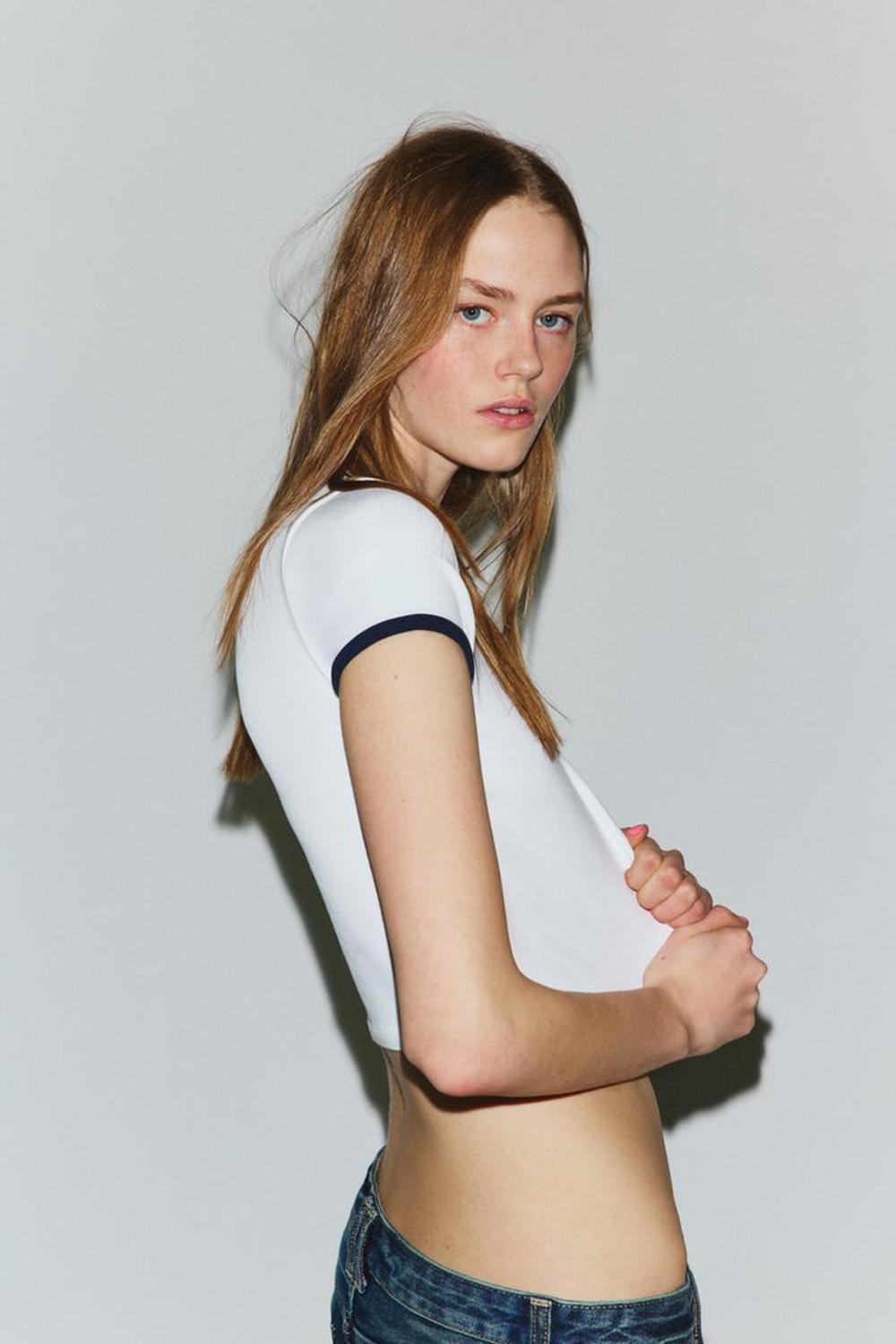 ZARA ФУТБОЛКА С КОНТРАСТНЫМИ ДЕТАЛЯМИ, БЕЛЫЙ