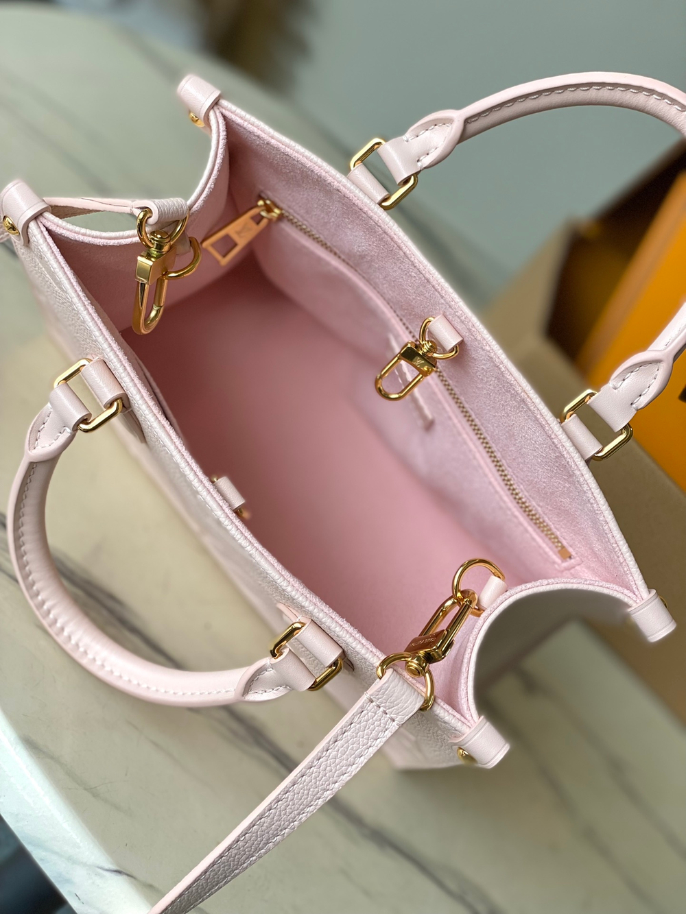 Louis Vuitton Onthego PM