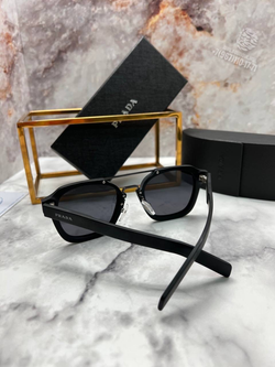 Солнечные очки Prada