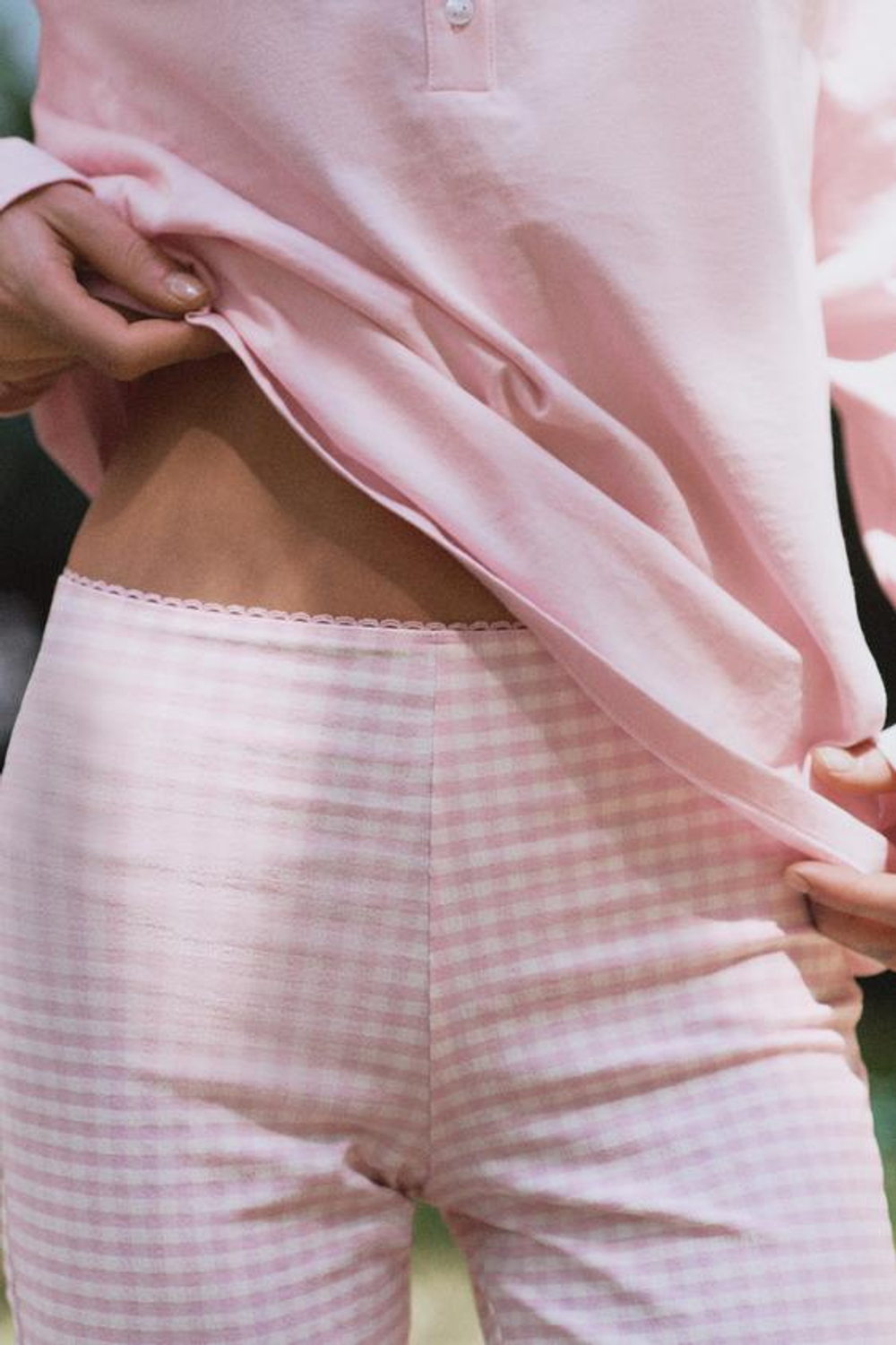 ZARA БРЮКИ КАПРИ В КЛЕТКУ ВИШИ, РОЗОВЫЙ/БЕЛЫЙ