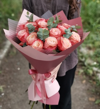 Букет пионовидных роз